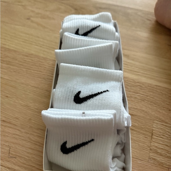 Nike Men's White and Black Athletic Crew Socks - Picture 1 of 4